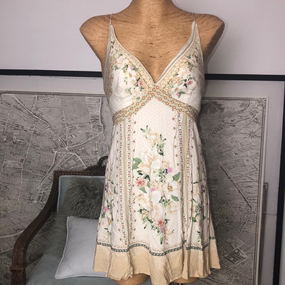 FARM Rio Dresses & Skirts - RÍO FARM floral cream dress Size M